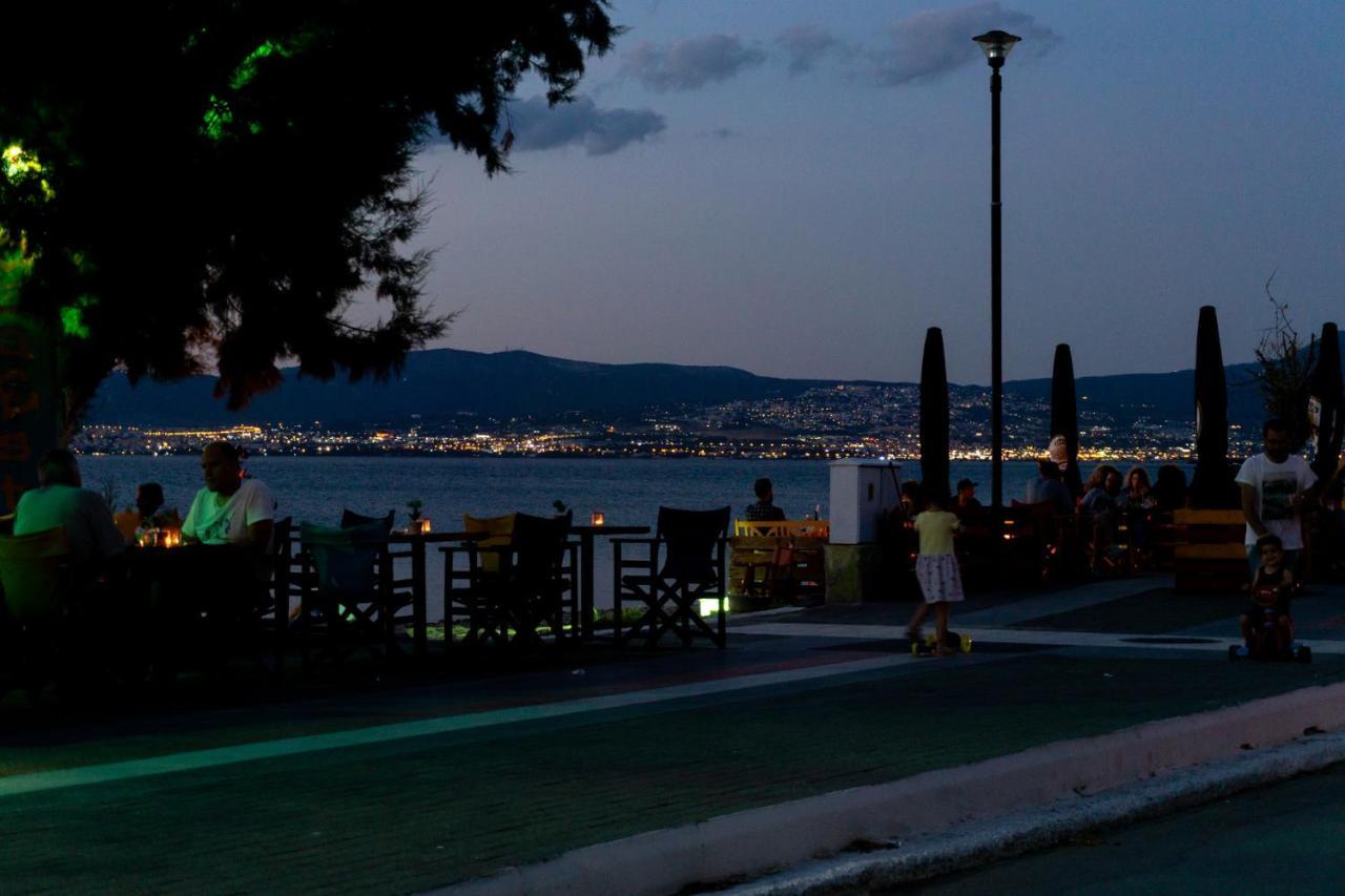 Irene Seafront Apartment Néoi Epivátai Esterno foto